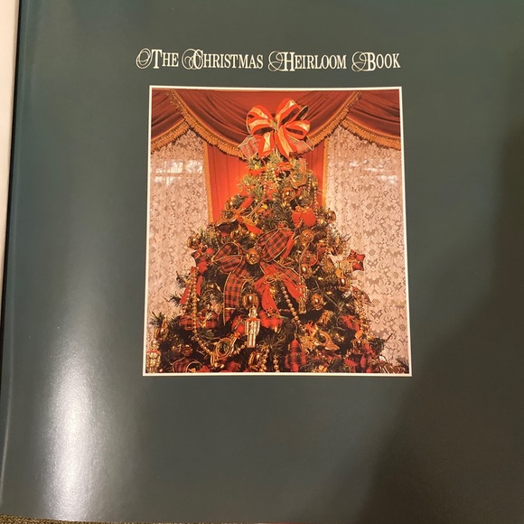 The Christmas Heirloom Book, a beautiful vintage book with great photographs - Picture 2 of 10